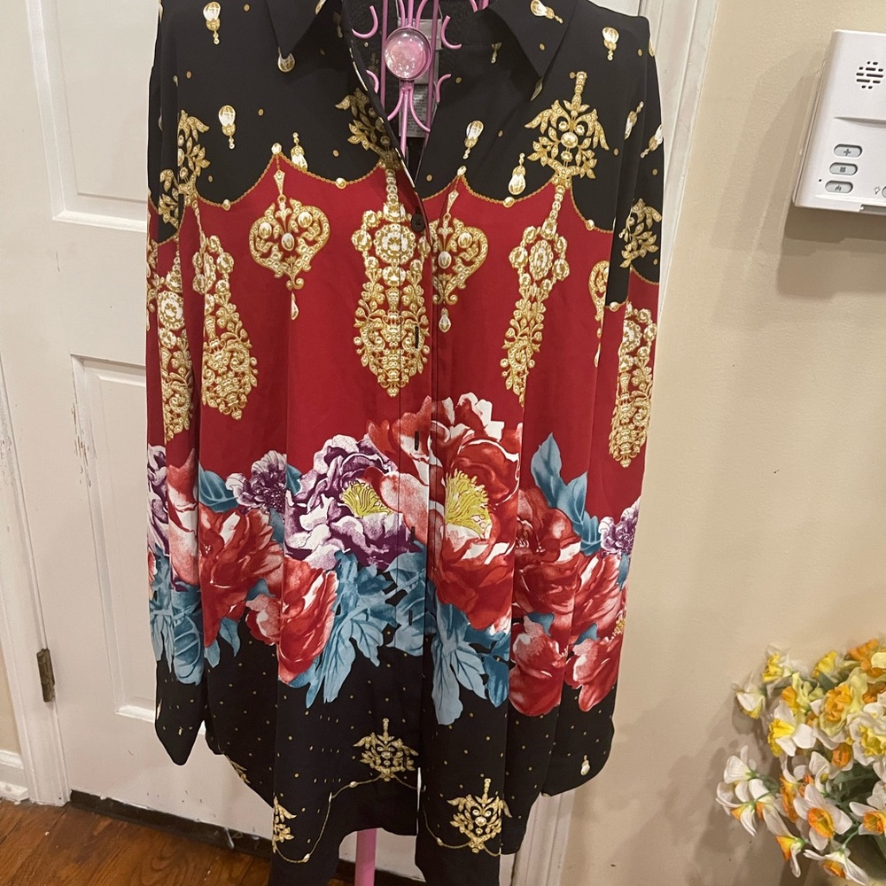 chicos reverse bottom down shirt SZ 3 :XL